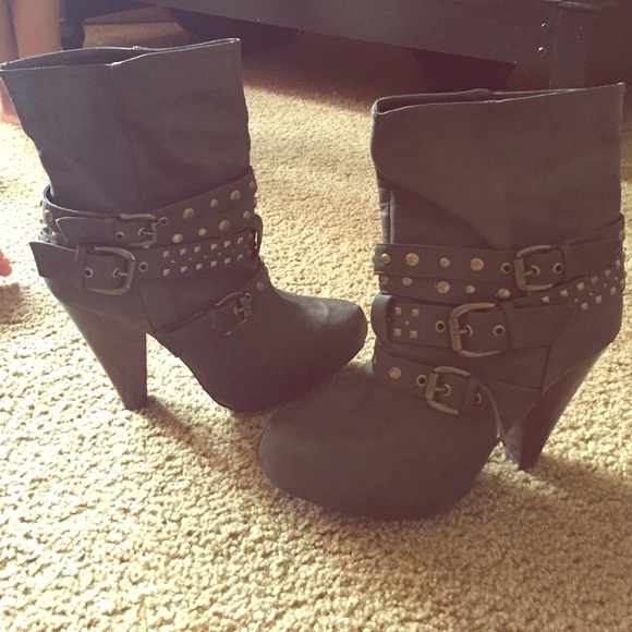 Brown buckle boots