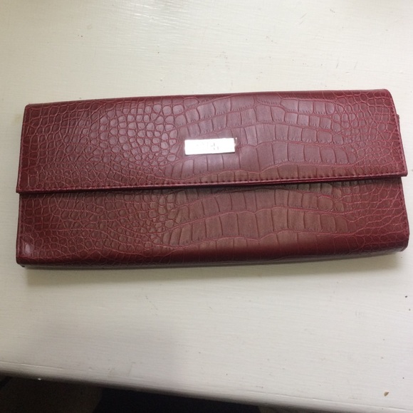 Red clutch
