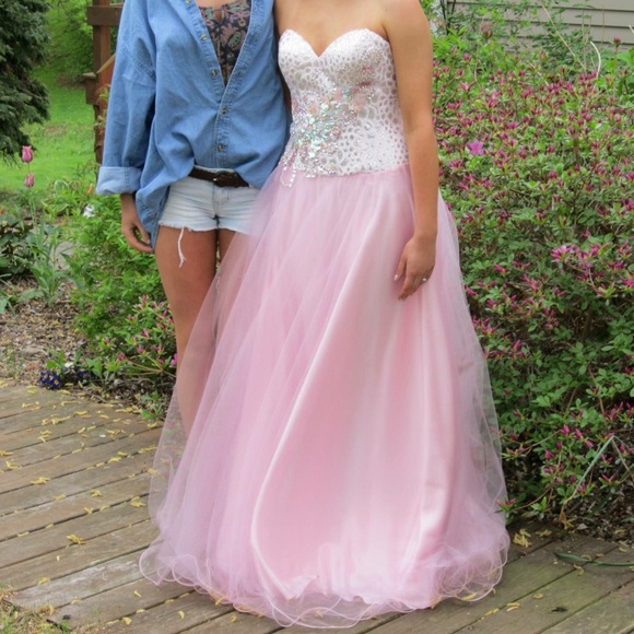 Dave & Johnny Prom Dress 💕