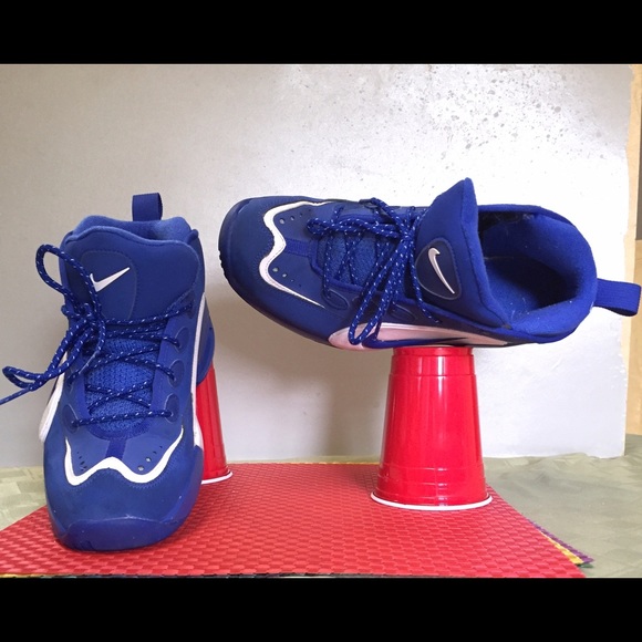 mens blue and white nike shoes