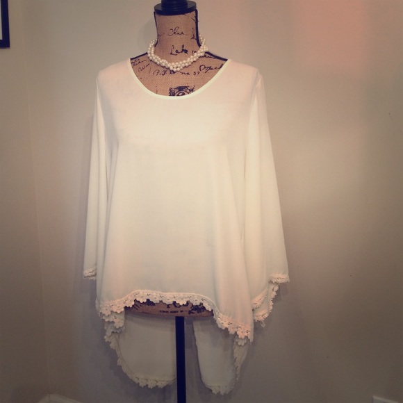 Umgee Tops - Beautiful beige tunic blouse with lace detail 💕