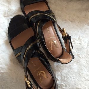 Vince Camuto signature zipper detailed sandal