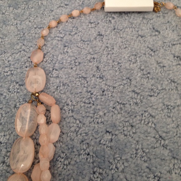 Light pink beaded necklace - Picture 3 of 3
