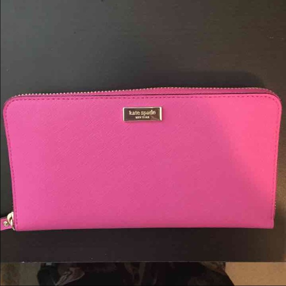 kate spade Handbags - 🚫🚫SOLD🚫🚫Brand new pink Kate spade wallet!!!