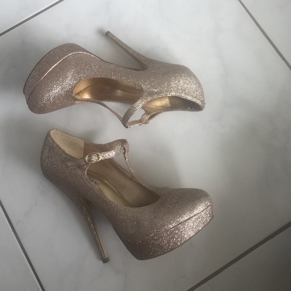 Glitter gold Steve Madden pumps