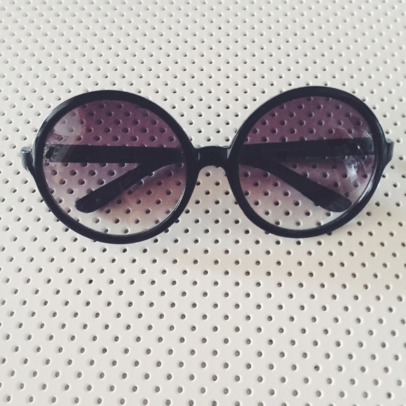 Round Urban Outfitters sunglasses