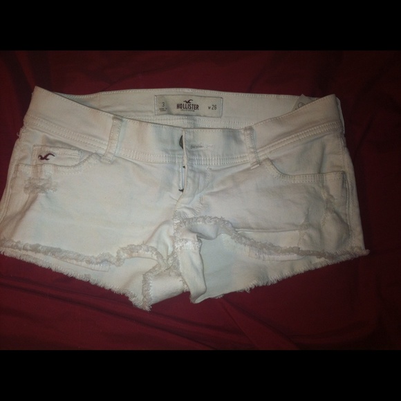 Cute while cut off shorts