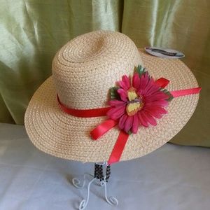 Straw floppy hat