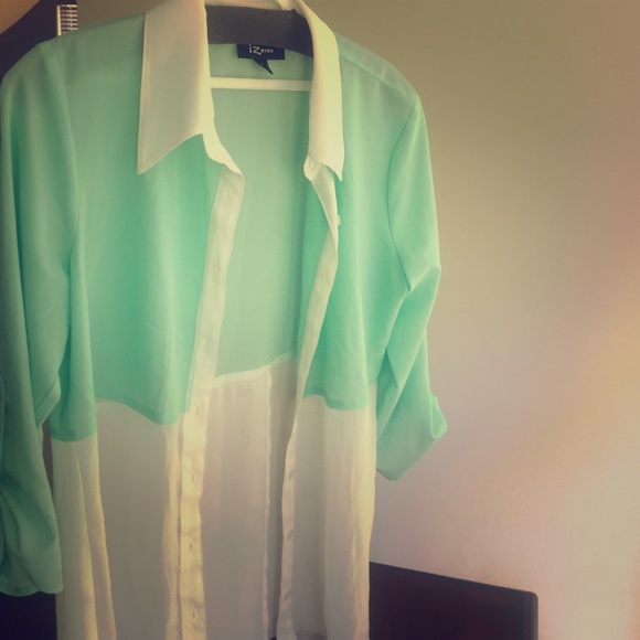 Light weight button down summer short sleeve shirt