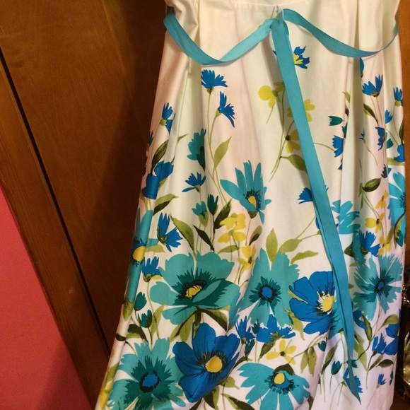 Spring dresses - Picture 2 of 4