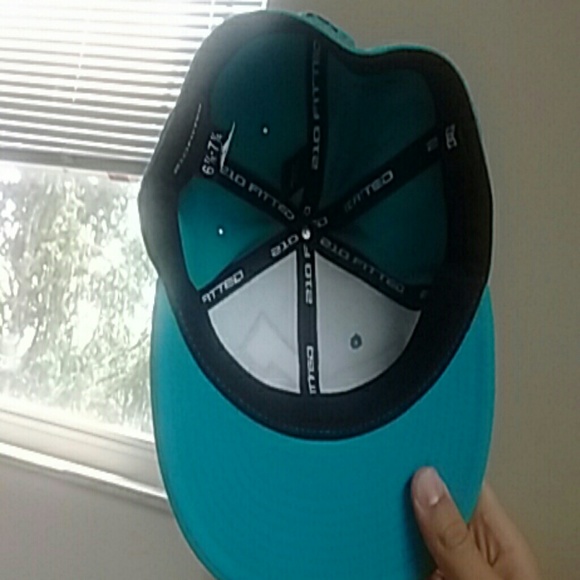 Dc hat - Picture 2 of 2