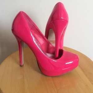 Hot pink pumps 👠