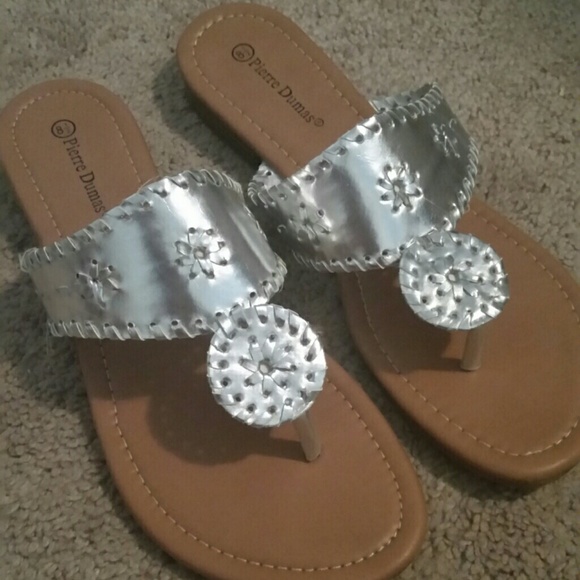Pierre Dumas 8.5 sandals looks like Jack Rogers