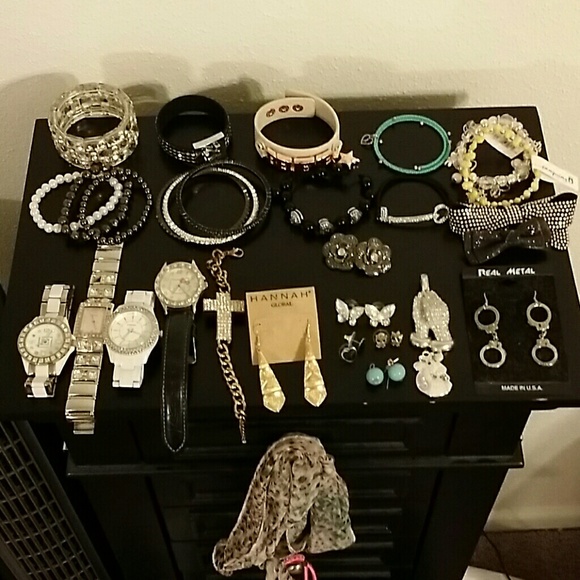 Assorted variety of Jewelery!
