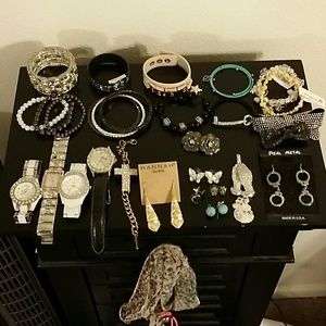 Assorted variety of Jewelery!