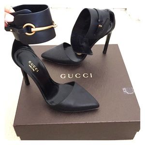 Gucci leather point toe w/ ankle strap pump