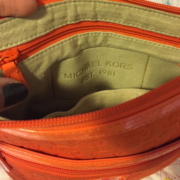 Michael Kors cross body purse! - Picture 3 of 3
