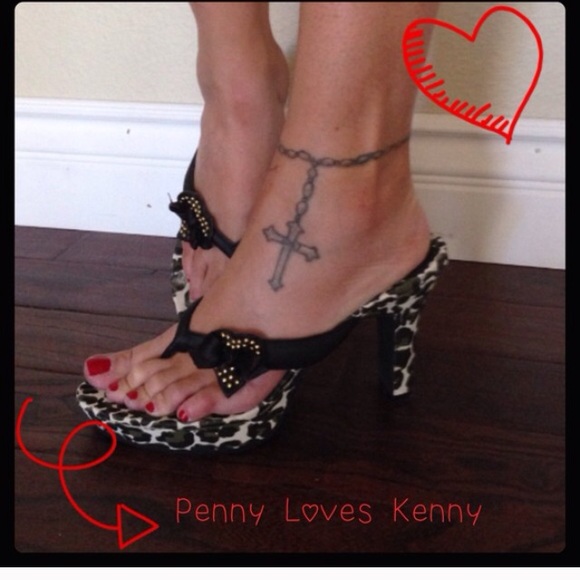 Penny Lives Kenny Sandal