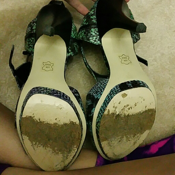 Heels - Picture 3 of 3