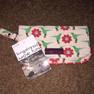 Hummingbird peace clutch - Bungalow 360