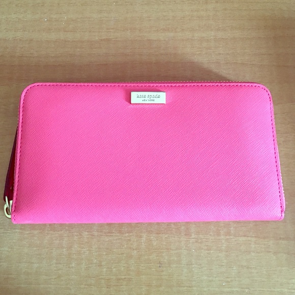 *Sold* Kate Spade wallet - Picture 1 of 3