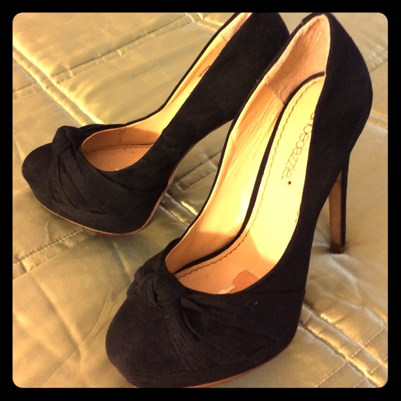 Shoe dazzle black very high heels