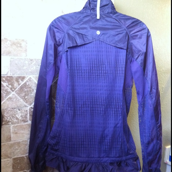Lululemon running jacket in Concord Grape sz 4 - Picture 2 of 4