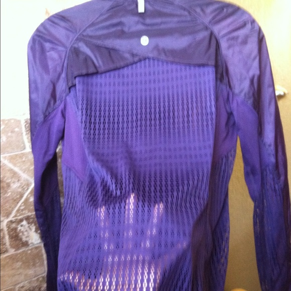 Lululemon running jacket in Concord Grape sz 4 - Picture 3 of 4