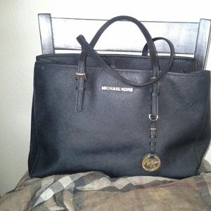 MICHAEL KORS BLACK MEDIUM LINED TOTE
