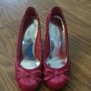 Pink heels with bow