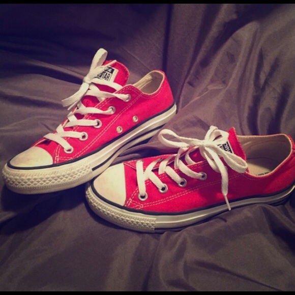 BUNDLED black/red low-top converse