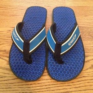 Speedo blue flip flops