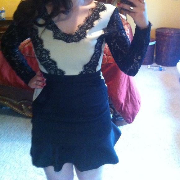 Black and white eyelash lace backless dress - Picture 4 of 7