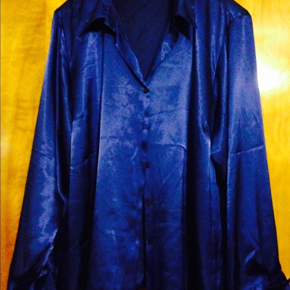 Blue satin-look blouse.