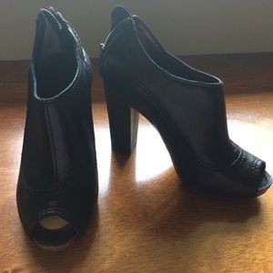 Apepazza black booties