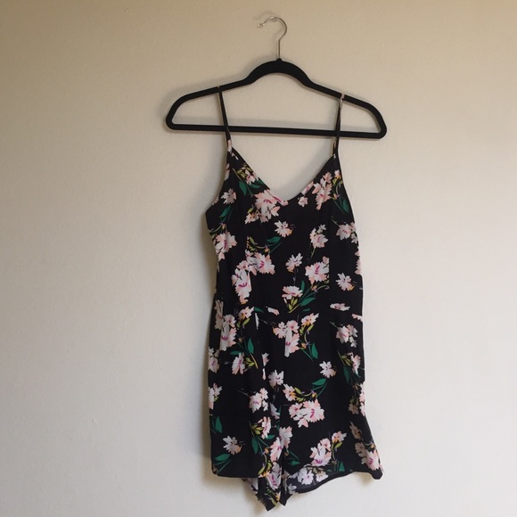 🌸Black Floral Romper🌸 - Picture 1 of 4
