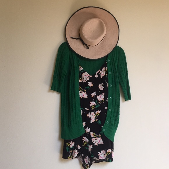 🌸Black Floral Romper🌸 - Picture 3 of 4