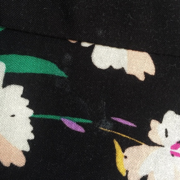 🌸Black Floral Romper🌸 - Picture 4 of 4