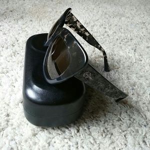 House of Harlow 1960 Grey "Chelsea" Sunglasses