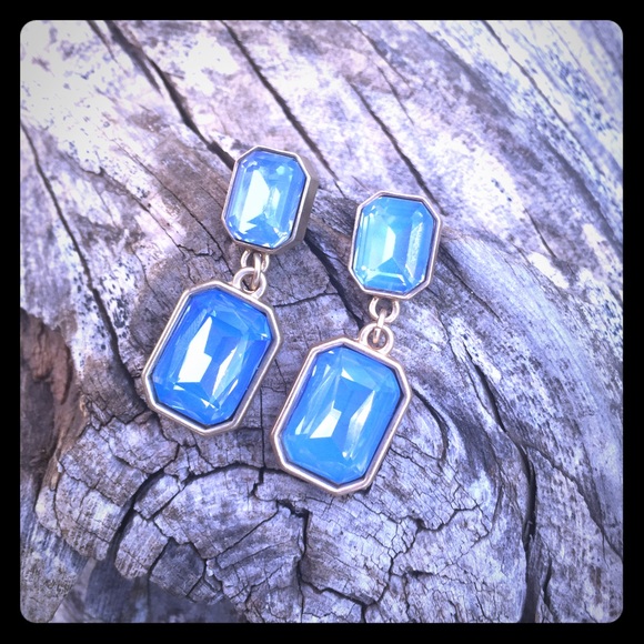 **12 HOUR SALE**Ice Blue & Gold Earrings 💙 - Picture 1 of 2