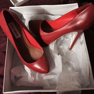 Steve Madden Red Pumps