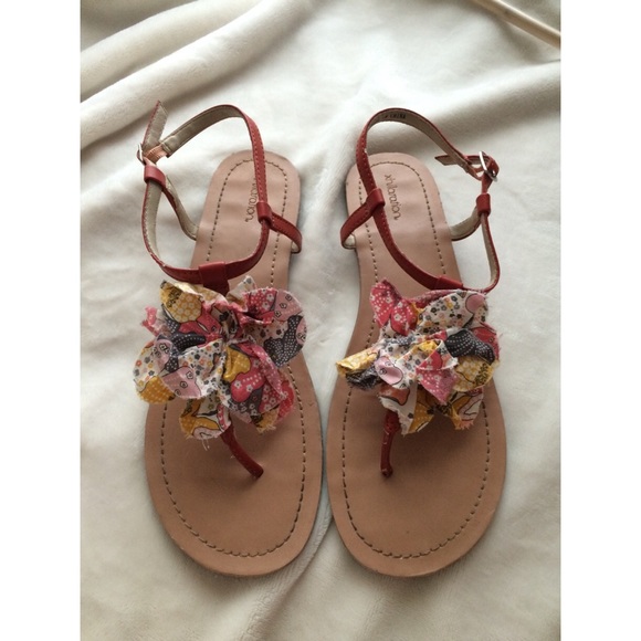 Flower Sandals - Picture 2 of 3