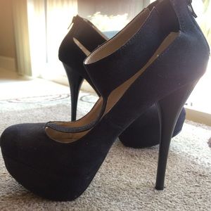 Black T-Strap Platform Pumps size 7