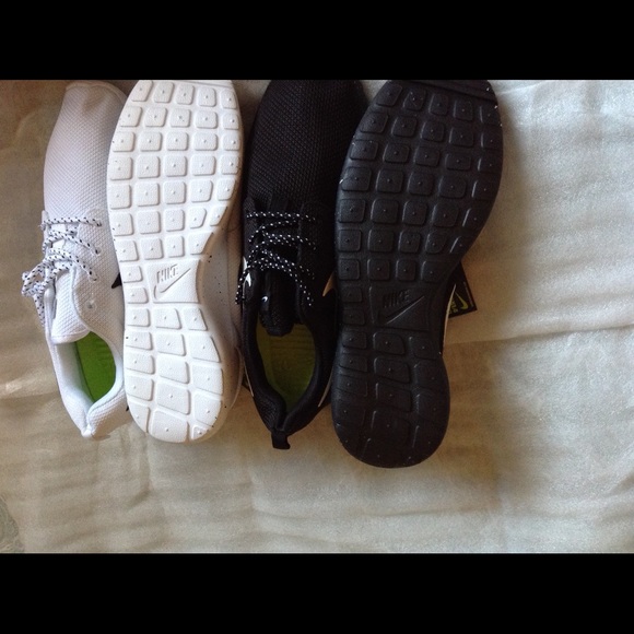 NIKE ROSHE