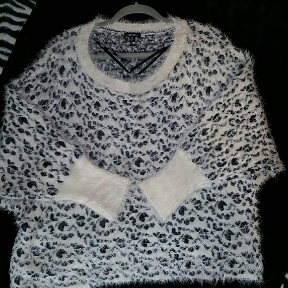 XOXO leopard print super soft sweater - Picture 2 of 4