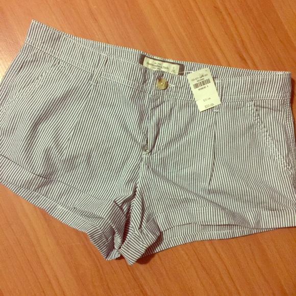 Abercrombie & Fitch stripped shorts
