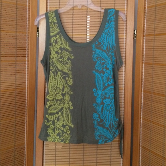 Olive Green Paisley Print tanktop from i.e.relaxed