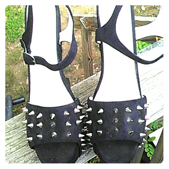 Groove Heels.