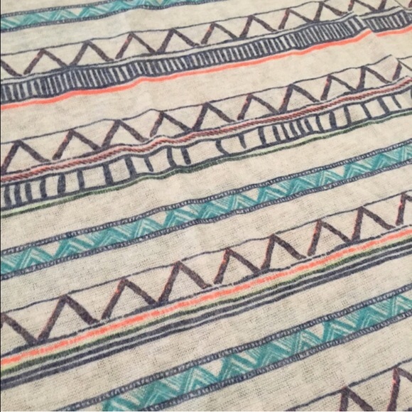 🍁Mint, White, & Black Tribal Dolman Top - Picture 3 of 3