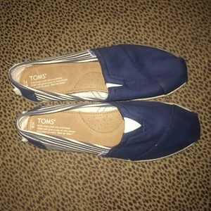 navy and white nautical Toms
